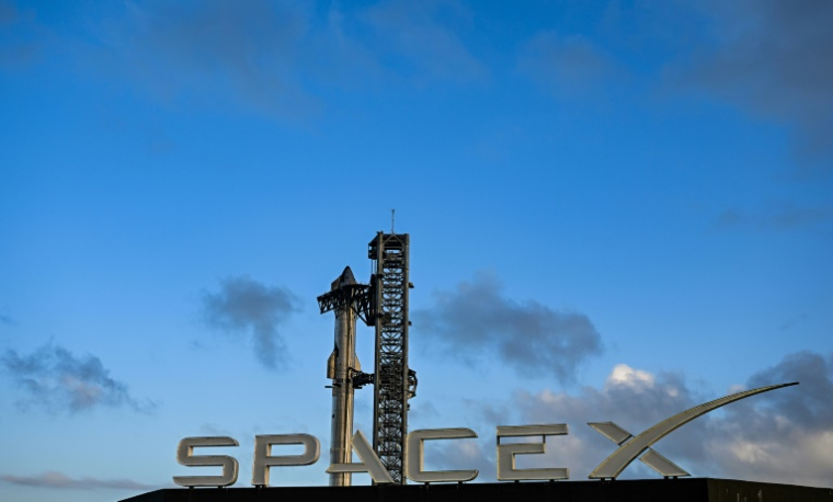 Une fusée Starship de SpaceX sur une rampe de lancement avant un sixième test de vol à la starbase, au Texas, le 17 novembre 2024 ( AFP / CHANDAN KHANNA )