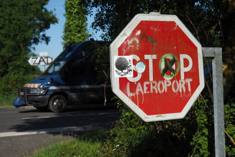 Un véhicule de gendarmerie à Notre-Dame-des-Landes, le 18 mai 2018. ( AFP / GUILLAUME SOUVANT )