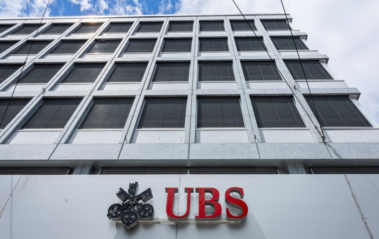 Le logo de l'UBS sur la succursale de la banque suisse à Lucerne