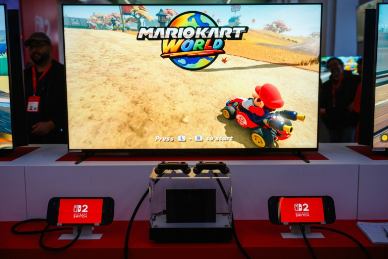 Le jeu Mariokart World de la nouvelle console de jeux vidéo Nintendo Switch 2 lors de sa présentation à Paris, le 2 avril 2025 ( AFP / Dimitar DILKOFF )