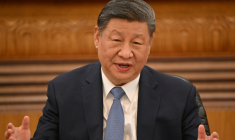 Le président chinois Xi Jinping, le 28 mars 2025 à Pékin ( AFP / ADEK BERRY )