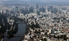 Vue aérienne de la Seine et de La Défense près de Paris