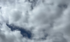 Des Israéliens se mettent à l'abri alors que des explosions retentissent à Jérusalem