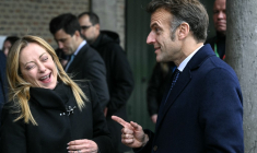 Giorgia Meloni et Emmanuel Macron à Rijkhoven, en Belgique, le 12 février 2026. ( AFP / NICOLAS TUCAT )