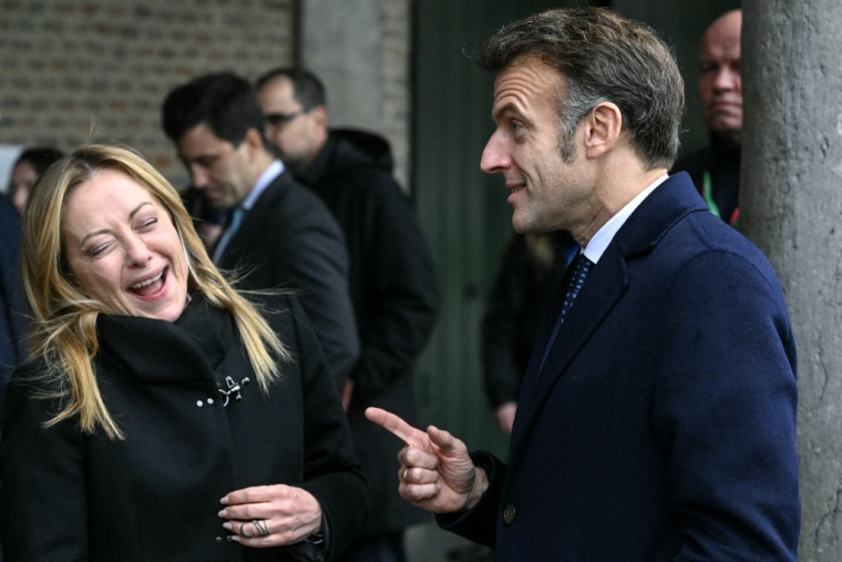 Giorgia Meloni et Emmanuel Macron à Rijkhoven, en Belgique, le 12 février 2026. ( AFP / NICOLAS TUCAT )