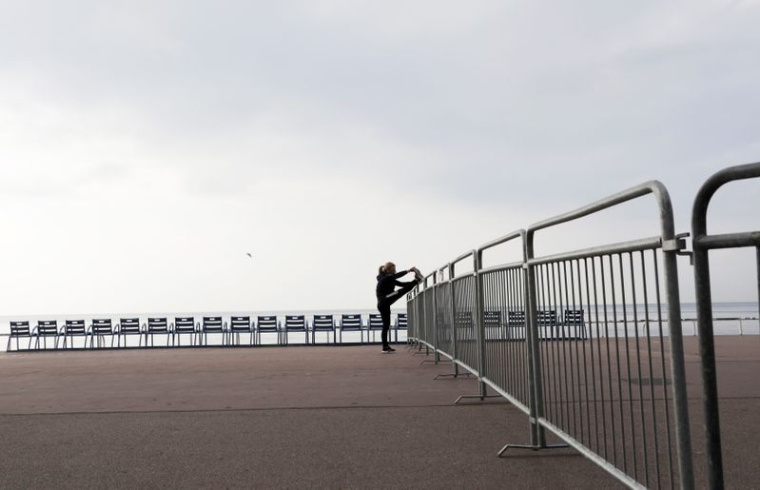 FRANCE: PLUS DE 23.300 CAS RECENSÉS EN 24 HEURES