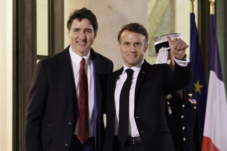 Justin Trudeau et Emmanuel Macron à Paris, le 9 février 2025. ( AFP / THIBAUD MORITZ )