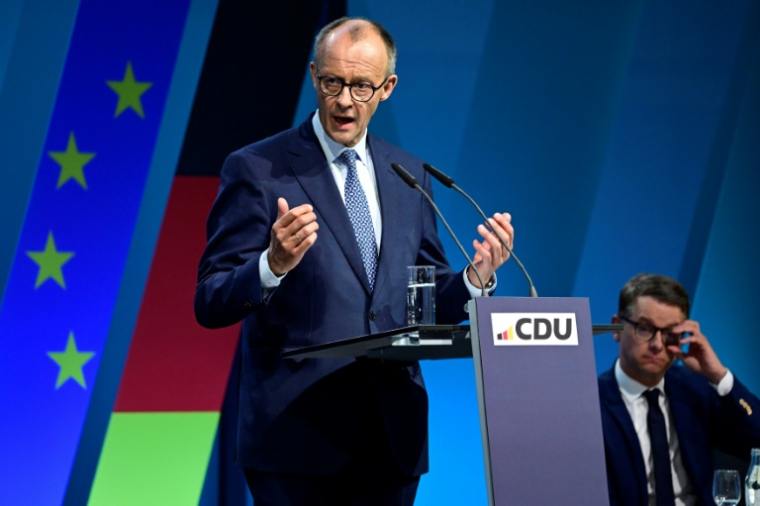 Le leader de la CDU, Friedrich Merz, s'adresse aux membres du parti lors de la réunion du comité fédéral du parti conservateur de l'Union chrétienne-démocrate (CDU), le 28 avril 2025 à Berlin ( AFP / John MACDOUGALL )