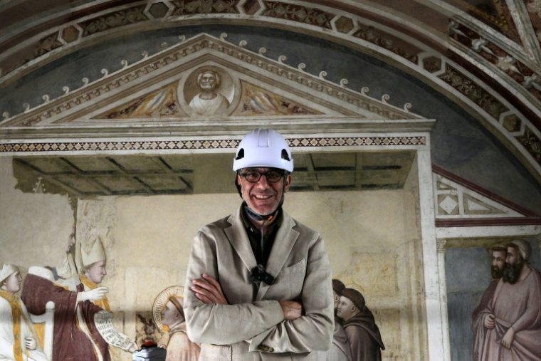 Stefano Filipponi, directeur de l’Opera di Santa Croce, lors d'une visite de presse marquant la fin des travaux de restauration des fresques du XIVe siècle de Giotto dans la basilique Santa Croce de Florence, le 12 juin 2026 en Italie ( AFP / Tiziana FABI )