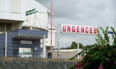 Panneau des urgences de l'hôpital de Mayotte à Mamoudzou, dans ce territoire français de l'océan Indien, le 28 octobre 2025 ( AFP / Marine GACHET )