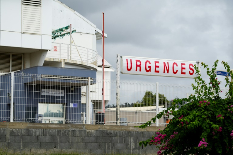 Panneau des urgences de l'hôpital de Mayotte à Mamoudzou, dans ce territoire français de l'océan Indien, le 28 octobre 2025 ( AFP / Marine GACHET )