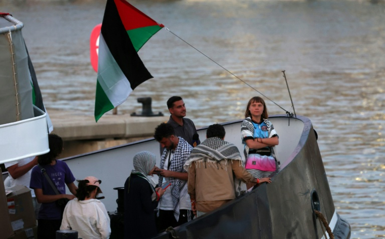 Greta Thunberg à bord d'un bateau de la flottille pour Gaza, dans le port de Barcelone le 1er septembre 2025 ( AFP / Lluis GENE )
