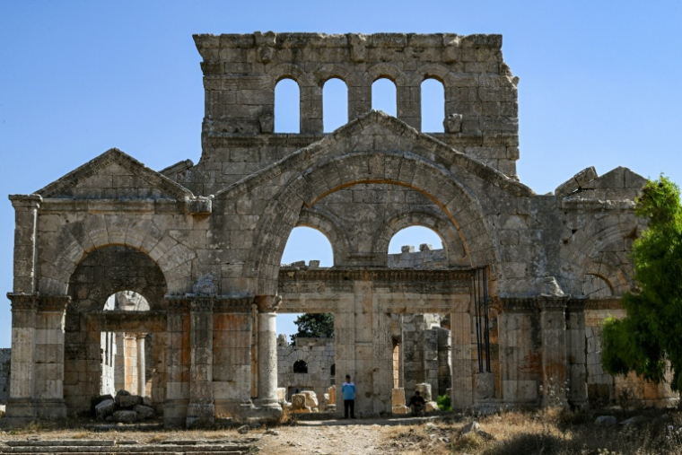 Les ruines de l'église Saint-Siméon, datant du Ve siècle, à une trentaine de kilomètres au nord-ouest d'Alep, dans le nord de la Syrie, le 18 juillet 2026 lors d'une visite d'archéologues français ( AFP / LOUAI BESHARA )