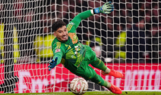 Altay Bayındır célébré après la qualif de Manchester United