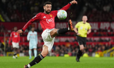 Manchester United se rapproche de la C1 en battant Brentford
