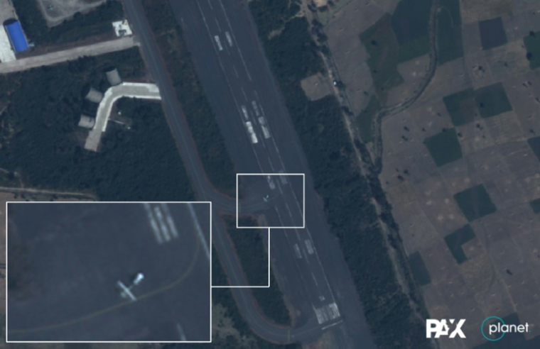 Image satellite prise le 2 décembre 2021 par Planet Labs PBC montrant ce que l'organisation de paix néerlandaise PAX dit être un drone avec les dimensions qui correspondent au Mohajer-6 iranien sur le tarmac de la base aérienne de Harar Meda à Bishoftu, en Éthiopie ( Planet Labs PBC / - )