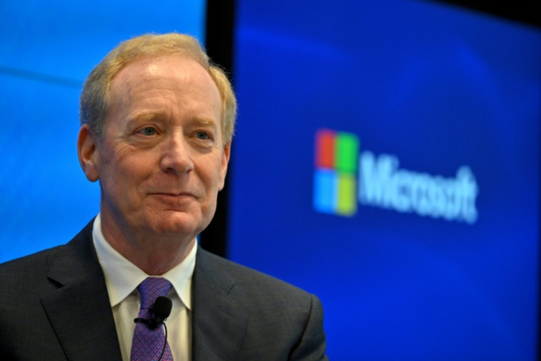 Le président de Microsoft Brad Smith le 30 avril 2025 à Bruxelles ( AFP / Nicolas TUCAT )