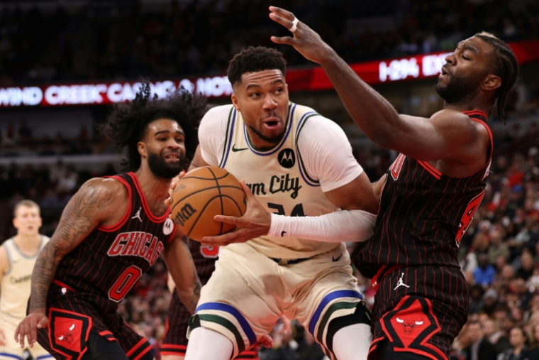 La star des Bucks Giannis Antetokounmpo (c) face aux Bulls, le 27 décembre 2025 à Chicago ( GETTY IMAGES NORTH AMERICA / Geoff Stellfox )