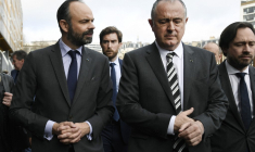 Edouard Philippe et Didier Guillaume, au salon de l'Agriculture de Paris, le 24 février 2020 ( POOL / BERTRAND GUAY )