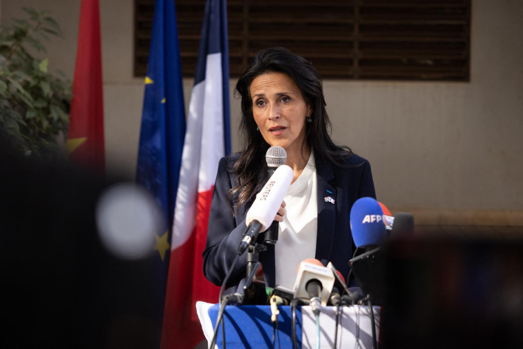 La secrétaire d'Etat au Développement, Chrysoula Zacharopoulou, à Ouagadougou, le 10 janvier. ( AFP / OLYMPIA DE MAISMONT )