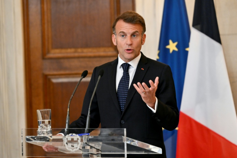Le président Emmanuel Macron à Athènes le 25 avril 2026 ( AFP / Aris MESSINIS )