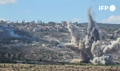 Israël lance des frappes et fait exploser des bâtiments dans le sud du Liban