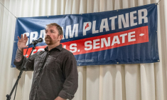 Le candidat démocrate Graham Platner s'exprime devant des électeurs lors d'un événement de campagne à Portland, dans le Maine, le 7 juin 2026 ( GETTY IMAGES NORTH AMERICA / Laura Brett )