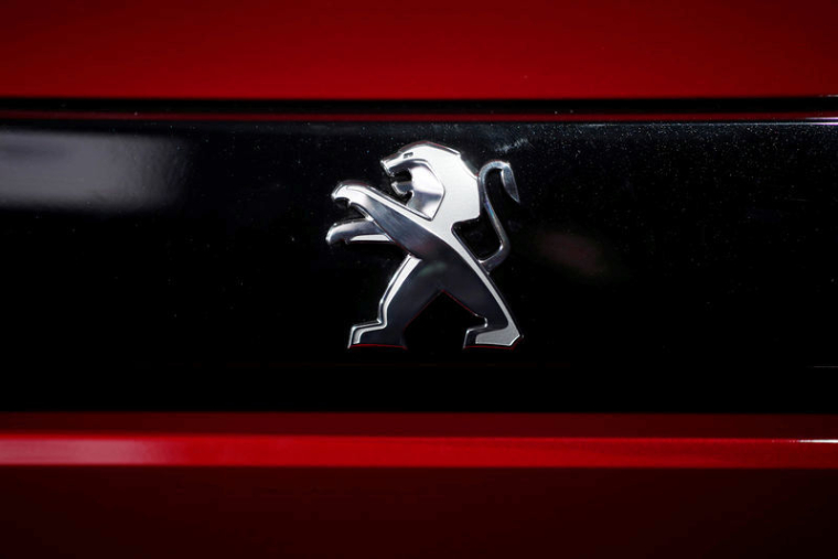 PSA A APPROCHÉ FIAT CHRYSLER, QUI L'A REPOUSSÉ, SELON LE WALL STREET JOURNAL