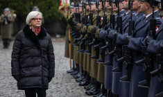 Catherine Vautrin à Varsovie (Pologne), le 25 novembre 2025. ( AFP / WOJTEK RADWANSKI )