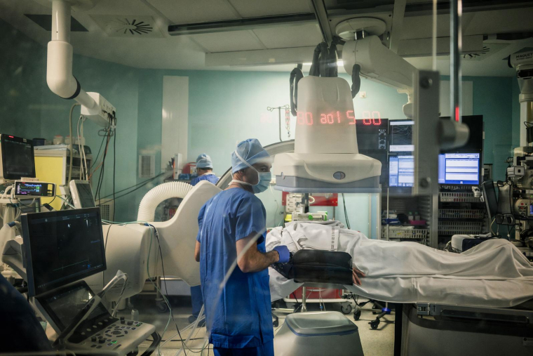 "Les pays se sont remis de la pandémie, mais des enjeux de santé majeurs subsistent" constate l'OCDE. ( AFP / JEFF PACHOUD )