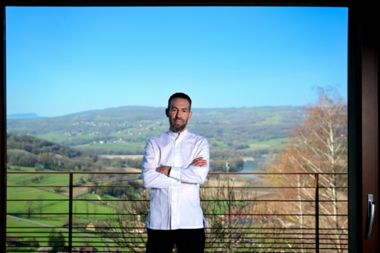 Le chef Michaël Arnoult du restaurant Les Morainières à Jongieux le 20 mars 2026 ( AFP / OLIVIER CHASSIGNOLE )