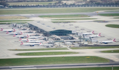 Vue aérienne de l'aéroport britannique d'Heathrow, le 21 mars 2025 ( AFP / STR )