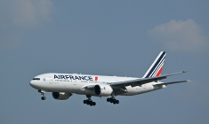 Un steward a porté plainte contre Air France pour des blessures involontaires qui résulteraient du "syndrome aérotoxique" ( AFP / ADEK BERRY )