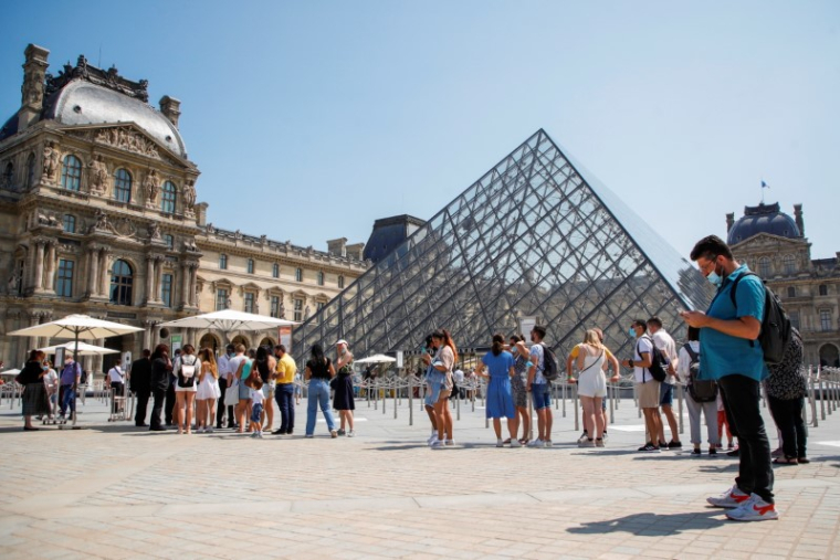 FRANCE/TOURISME: L'ÉTÉ "FONCTIONNE BIEN", DES DIFFICULTÉS ENCORE À PARIS, DIT LEMOYNE