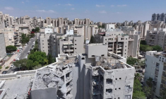 VUES AERIENNES d'un immeuble détruit par une frappe iranienne dans le sud d'Israël