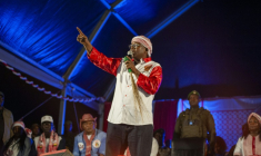 Le président sortant et candidat à sa succession, Umaro Sissoco Embalo, s'adresse à ses partisans lors d'un meeting  politique à Bissau, le 11 novembre 2025 ( AFP / SAMBA BALDE )