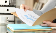 Dossier locatif / quelles pièces pouvez-vous demander ?-iStock-Pheelings Media.jpg