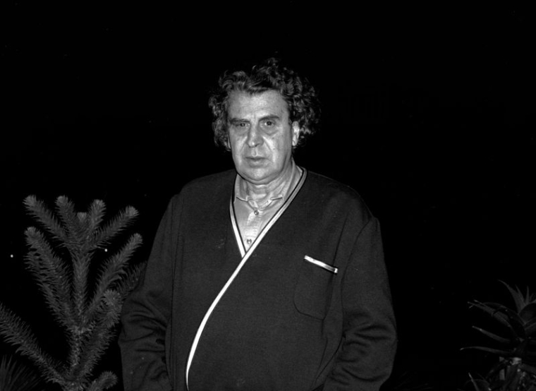 LA GRÈCE PLEURE MIKIS THEODORAKIS, COMPOSITEUR DE MUSIQUE DE "ZORBA LE GREC"