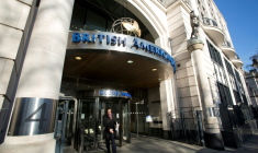Le géant du tabac British American Tobacco (BAT) a annoncé lundi la suppression de 5.500 postes dans le monde ( AFP / Isabel Infantes )