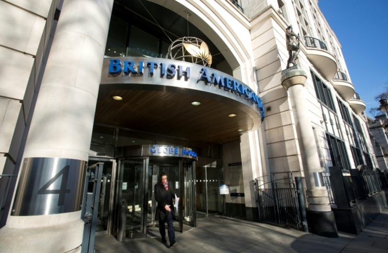 Le géant du tabac British American Tobacco (BAT) a annoncé lundi la suppression de 5.500 postes dans le monde ( AFP / Isabel Infantes )