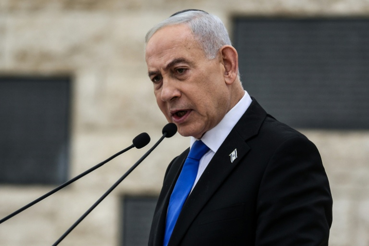 Le Premier ministre israélien Benjamin Netanyahu s'exprime lors de la journée de commémoration des soldats tombés au combat, Yom HaZikaron, le 21 avril 2026 à Jérusalem  ( POOL / Ilia YEFIMOVICH )