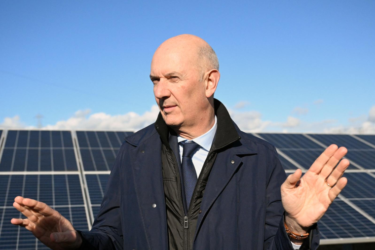 Roland Lescure à Marcoussis, au sud-ouest de Paris, le 12 février 2024. ( AFP / BERTRAND GUAY )