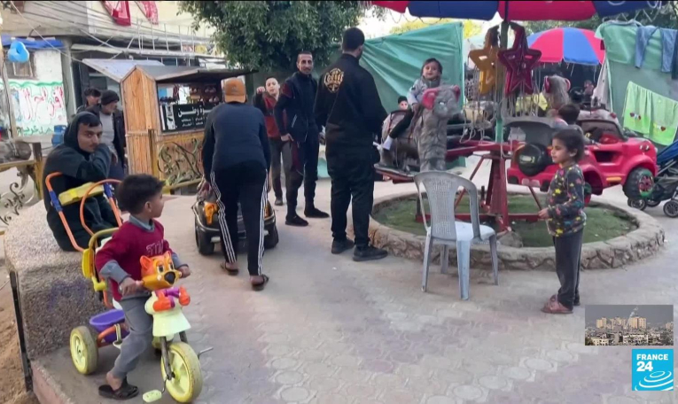 À Rafah, les enfants tentent de survivre au milieu des bombardements