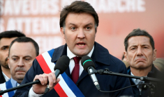 Le maire de Limoges Guillaume Guérin le 18 octobre 2026 dénonce les violences de la veille ( AFP / PASCAL LACHENAUD )