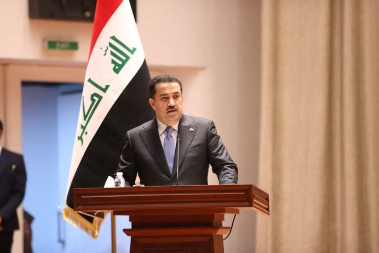 Mohammed Shia al-Sudani prend la parole lors d'un vote sur le cabinet de Sudani au Parlement à Bagdad, en Irak