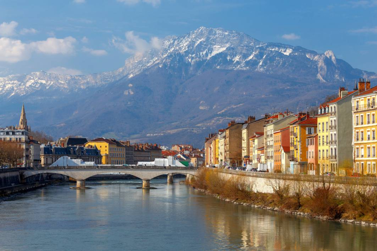 Zoom sur les villes proches des stations de ski-iStock-Pel_1971