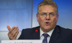 Maros Sefcovic, à Luxembourg, le 7 avril 2025 ( AFP / JEAN-CHRISTOPHE VERHAEGEN )