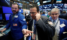 Les traders travaillent sur le parquet de la Bourse de New York