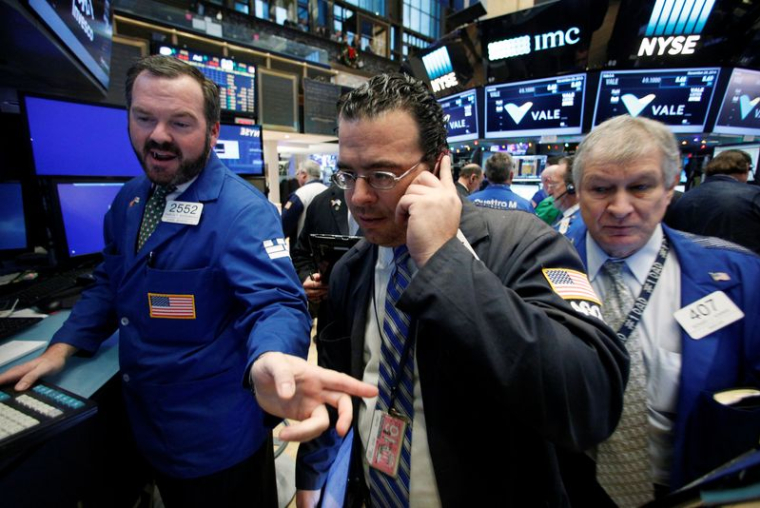 Les traders travaillent sur le parquet de la Bourse de New York