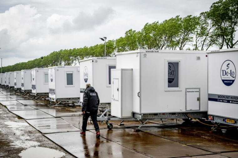 Le port de Rotterdam a été amménagé afin de préparer l'arrivée du MV Hondius, un navire de croisière néerlandais touché par un foyer d'hantavirus, à Rotterdam, le 17 mai 2026 ( ANP / Robin Utrecht )